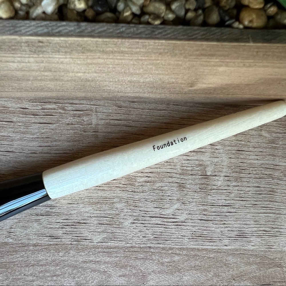 Bobbi Brown Foundation Brush  ~New~ - Picture 5 of 11
